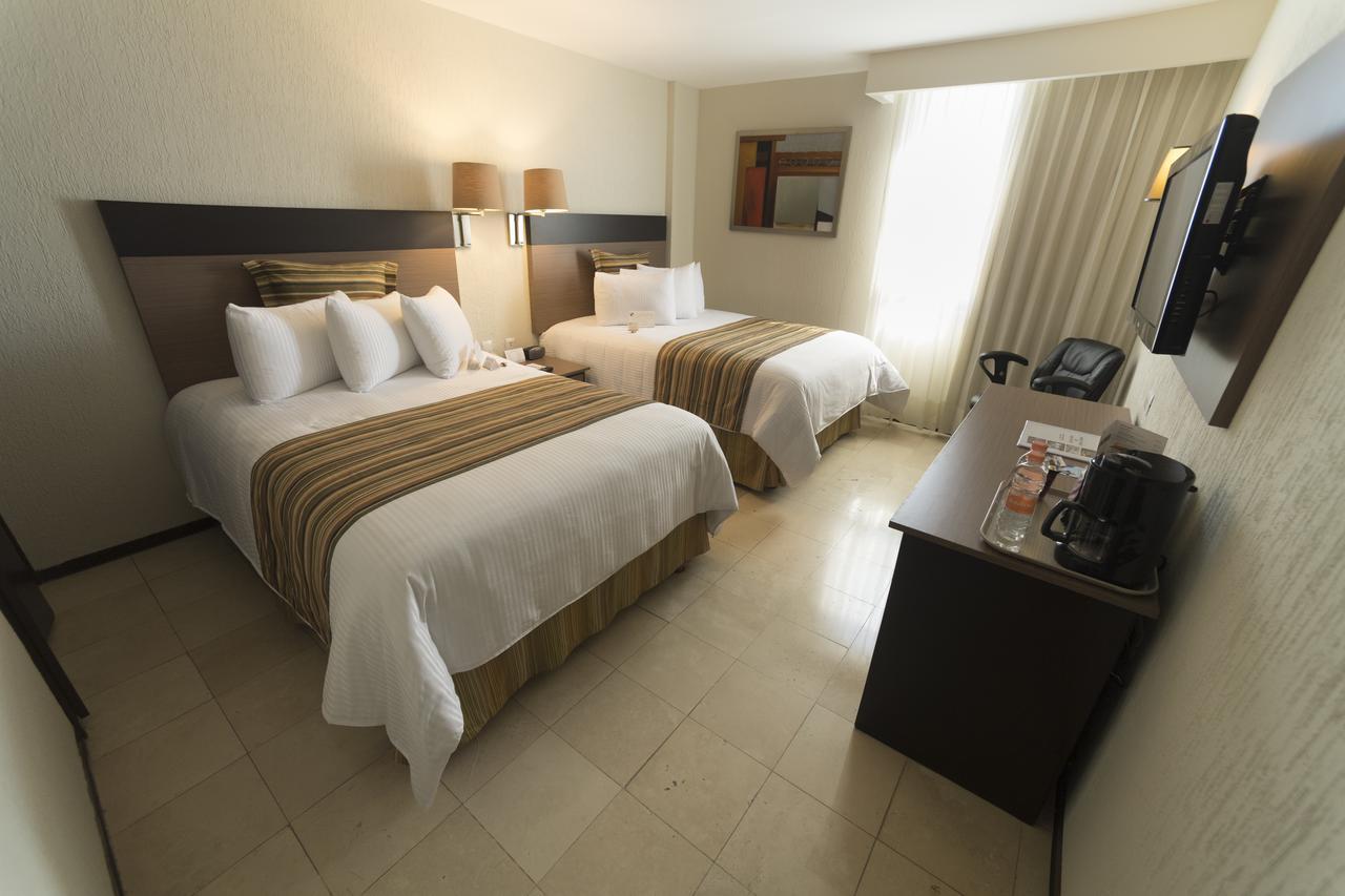 Hotel Ramada Hola